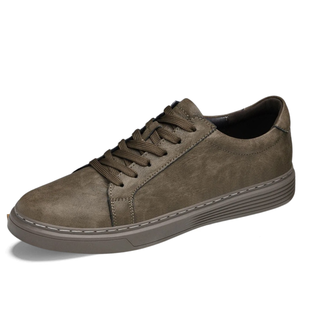 Lage nette sneaker met donkere zool